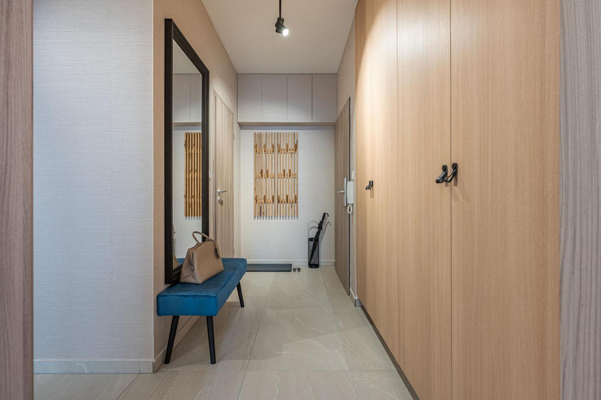 3 Bedroom W Garage And Balcony Apartament *