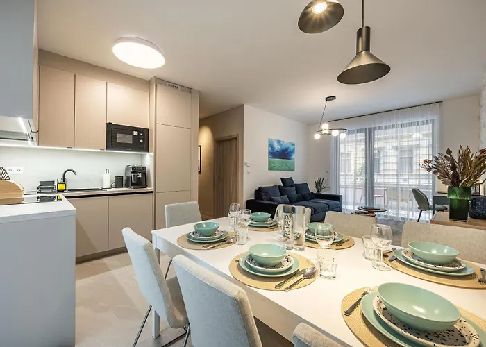 3 Bedroom Condo W Garage And Balcony