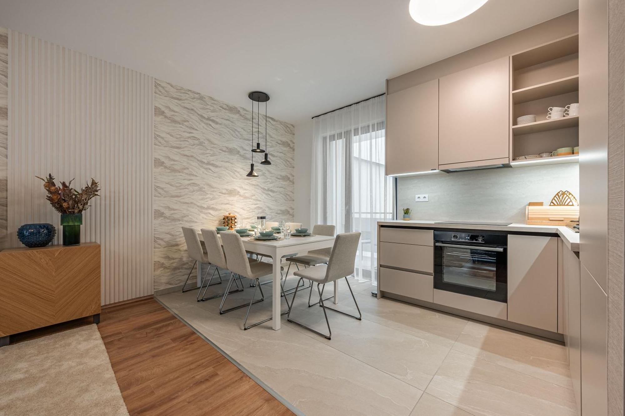Apartmán 3 Bedroom W Garage And Balcony *